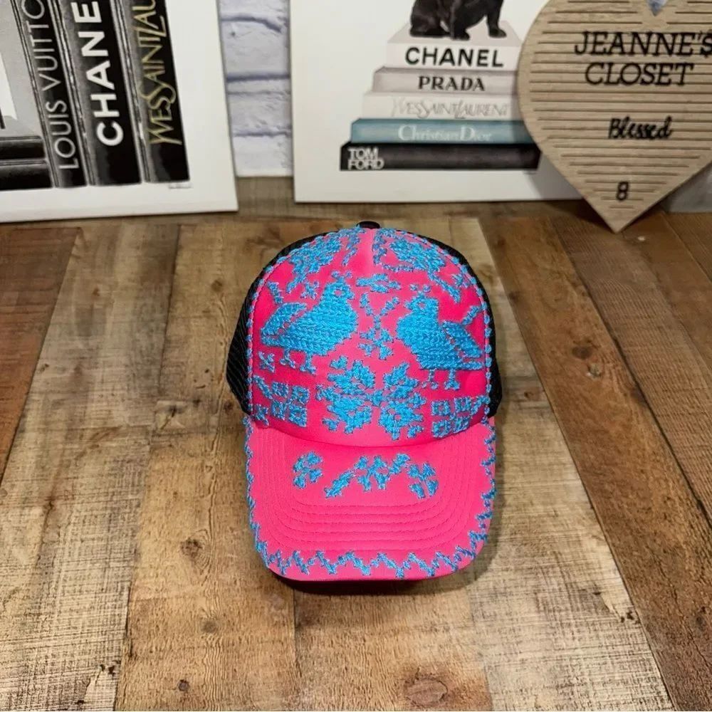 Embroidered trucker hat - Picture 4 of 9